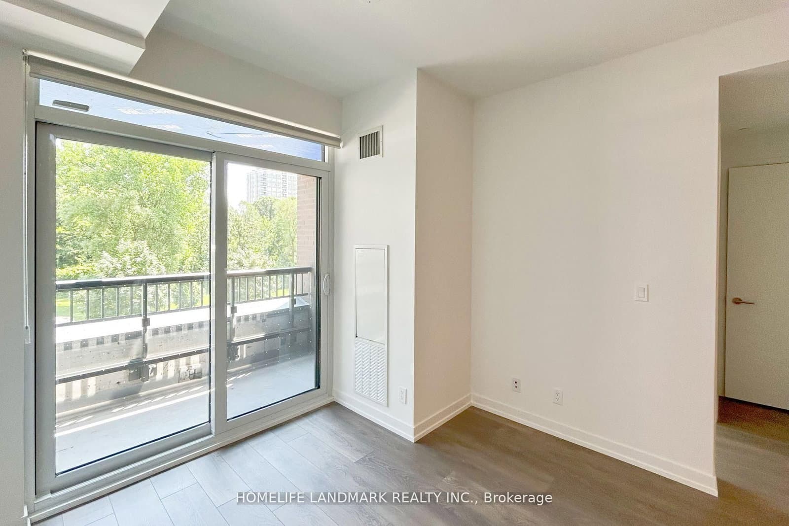 D-325 - 8 Beverley Glen Boulevard, Vaughan, ON — photo 3
