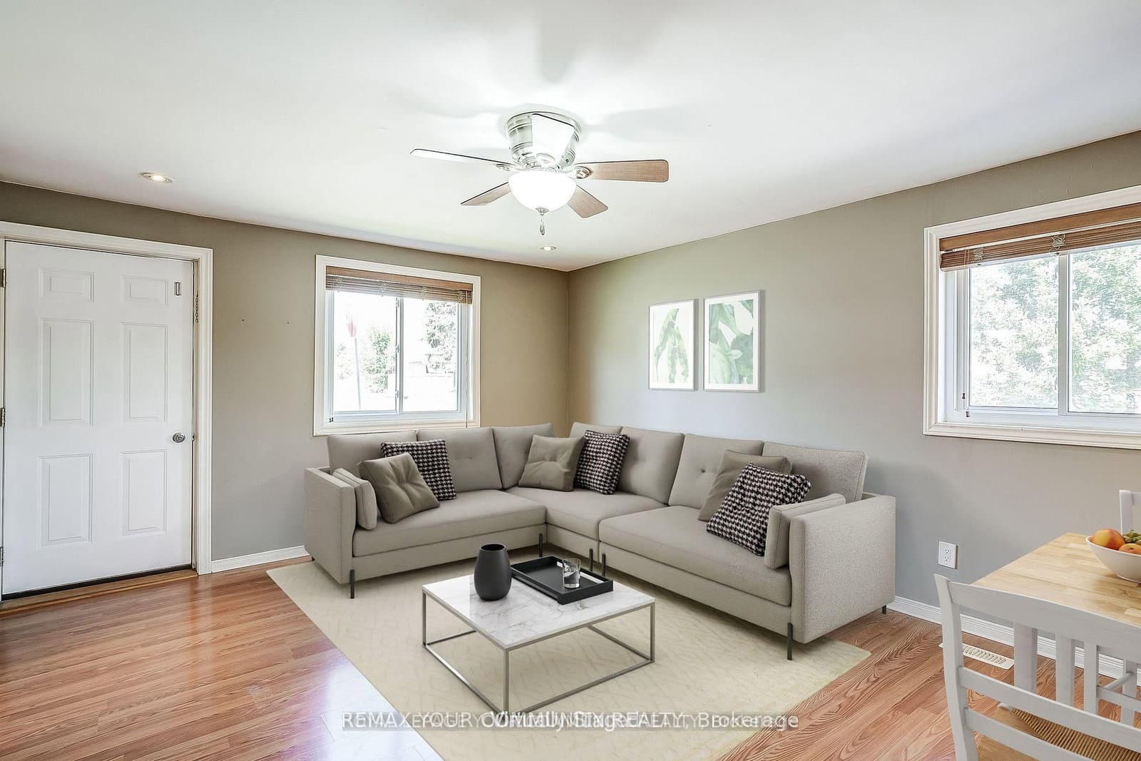 39 Drury Street, Bradford West Gwillimbury, ON — photo 2