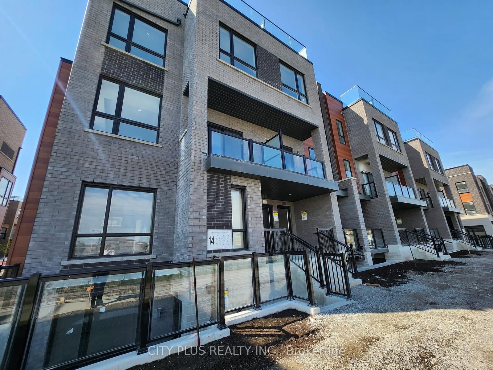 11 - 14 Lytham Green Circle, Newmarket, ON
