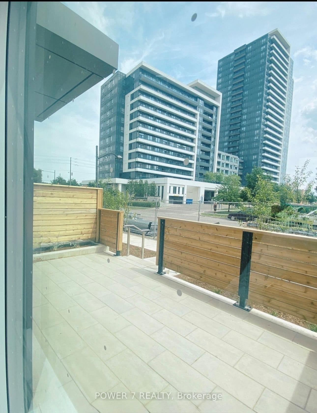 D112 - 8 Beverley Glen Boulevard, Vaughan, ON — photo 2