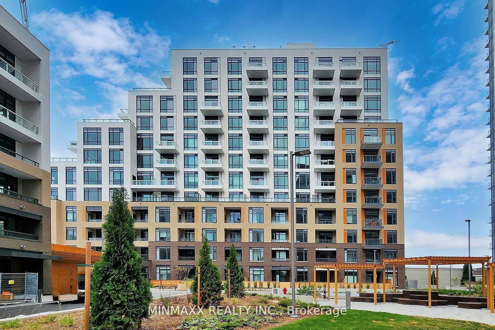 D620 - 8 Beverley Glen Boulevard, Vaughan, ON — photo 3