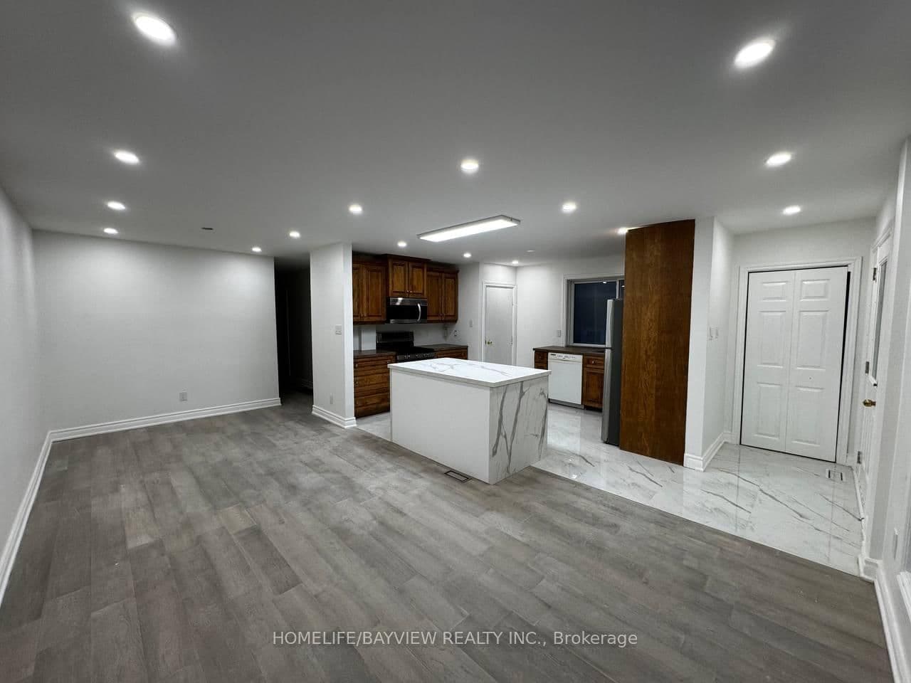 255 Penn Avenue, Newmarket, ON — photo 2