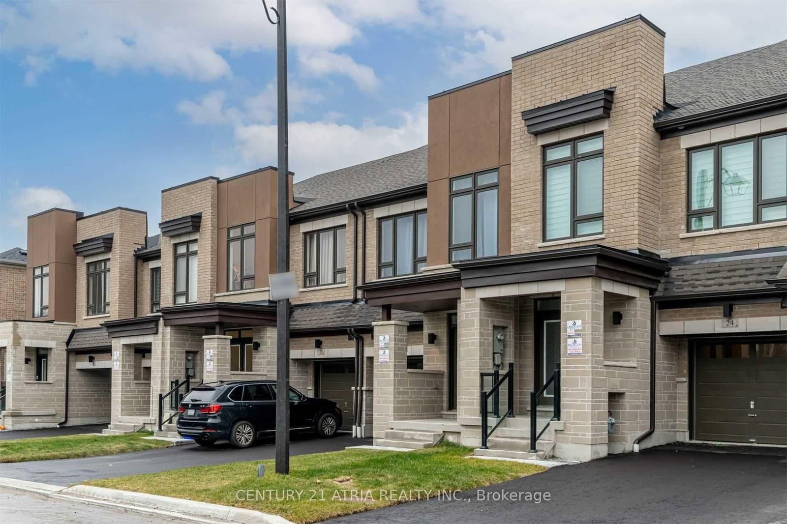 22 Hewison Avenue, Richmond Hill, ON — photo 2