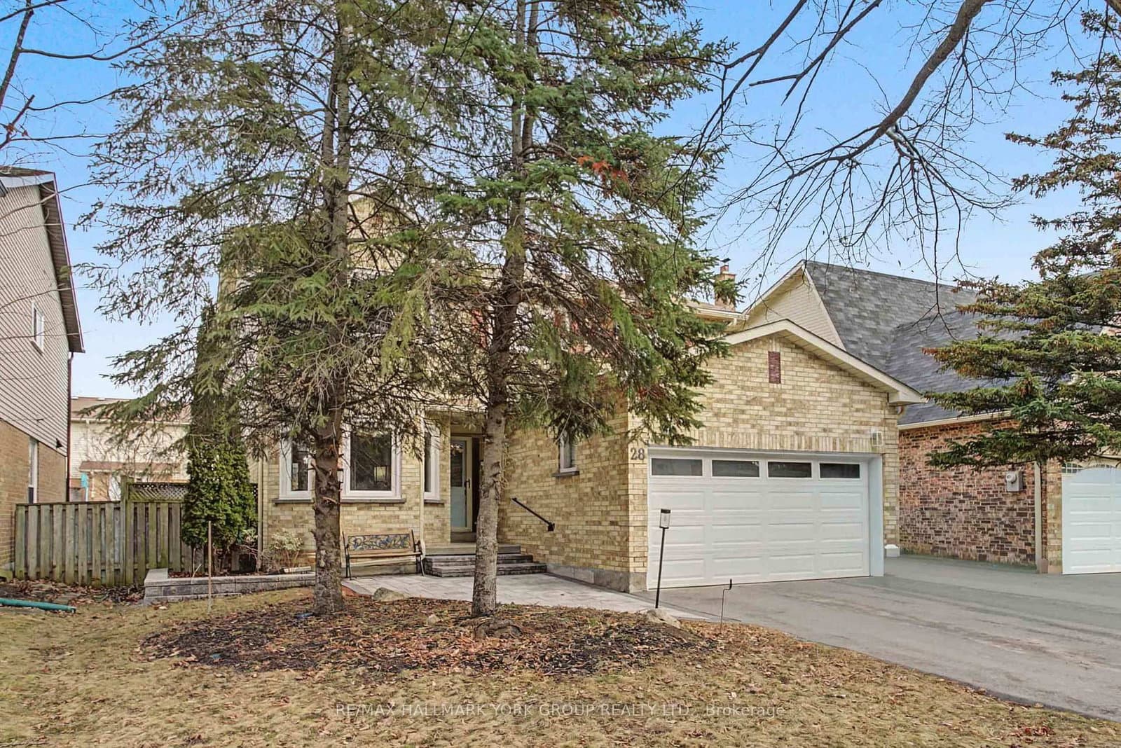 28 Hollingshead Drive, Aurora, ON — photo 2