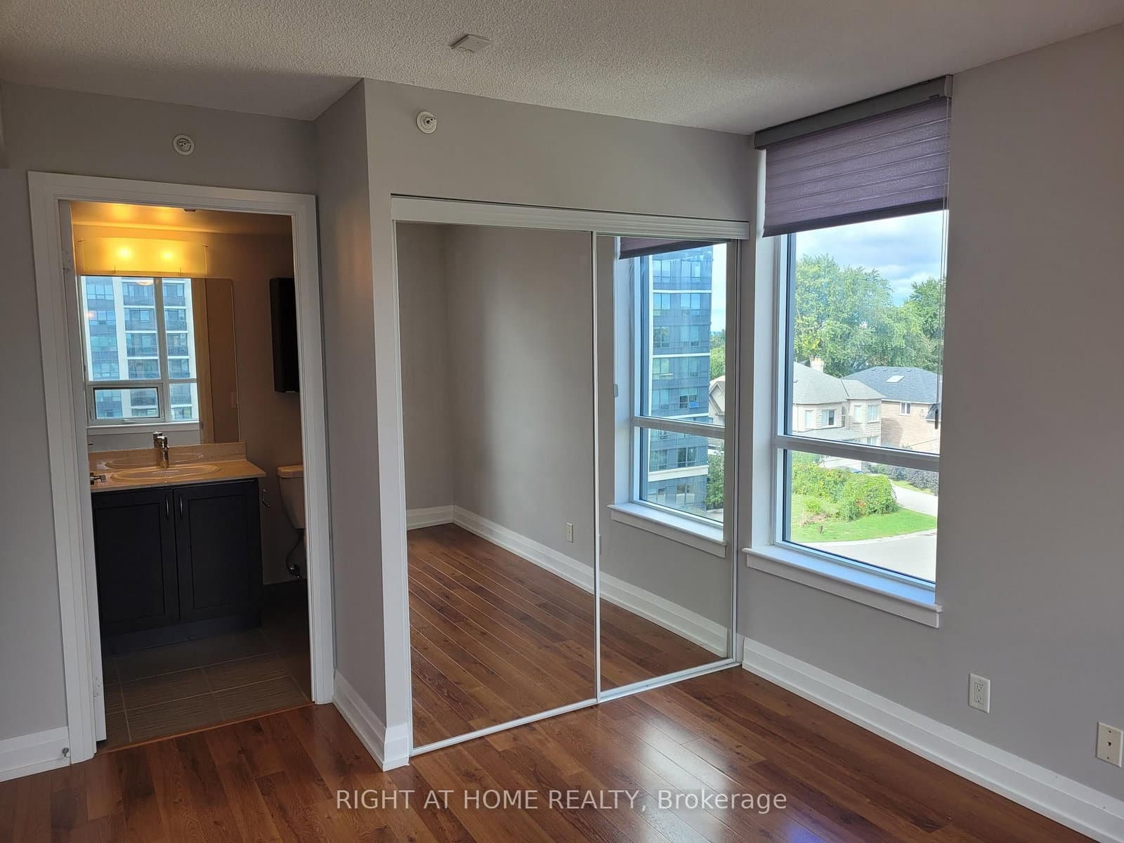 723 - 370 Highway 7, Richmond Hill, ON — photo 3