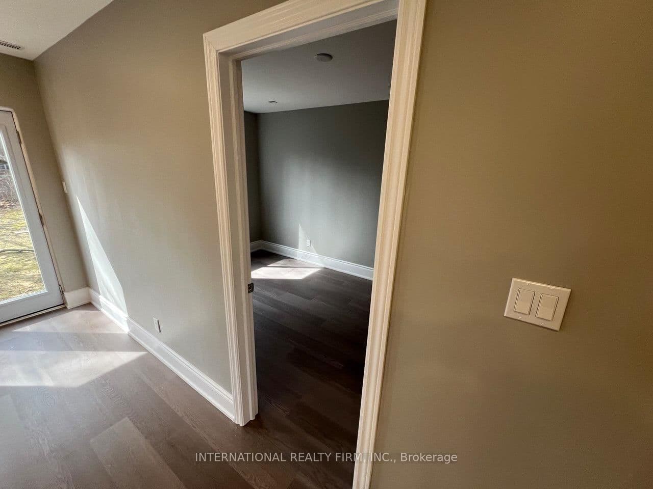 73 Murray Drive, Aurora, ON — photo 2