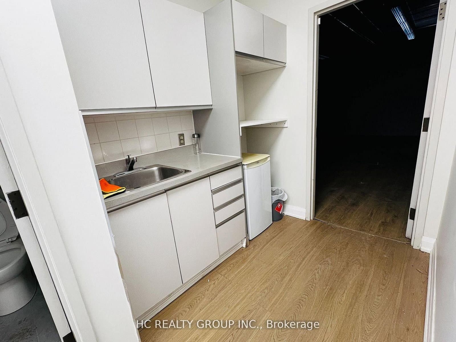 13 - 25 West Beaver Creek Road, Richmond Hill, ON — photo 2
