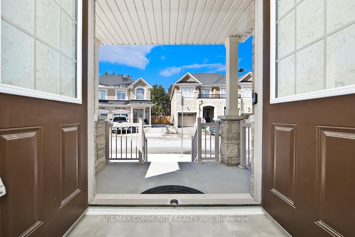 33 Liam Lane, Markham, ON — photo 2