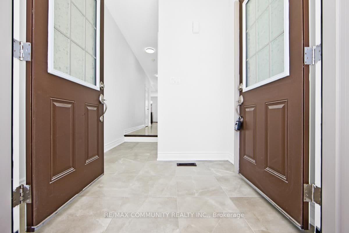 33 Liam Lane, Markham, ON — photo 3