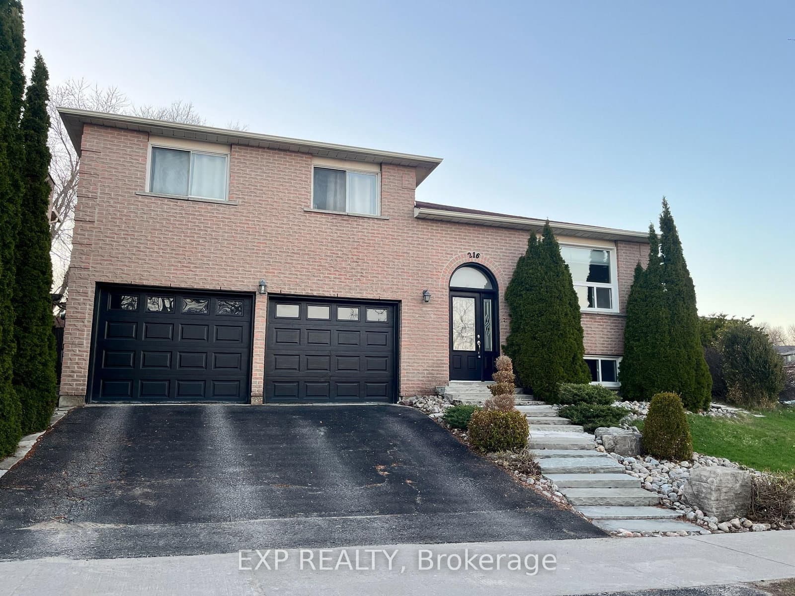 216 Colborne Street, Bradford West Gwillimbury, ON — photo 2