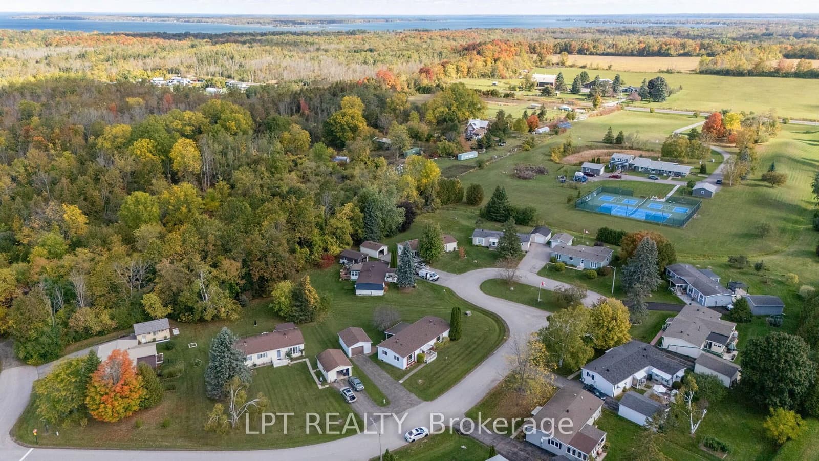 11 Geneva Court, Georgina, ON — photo 3