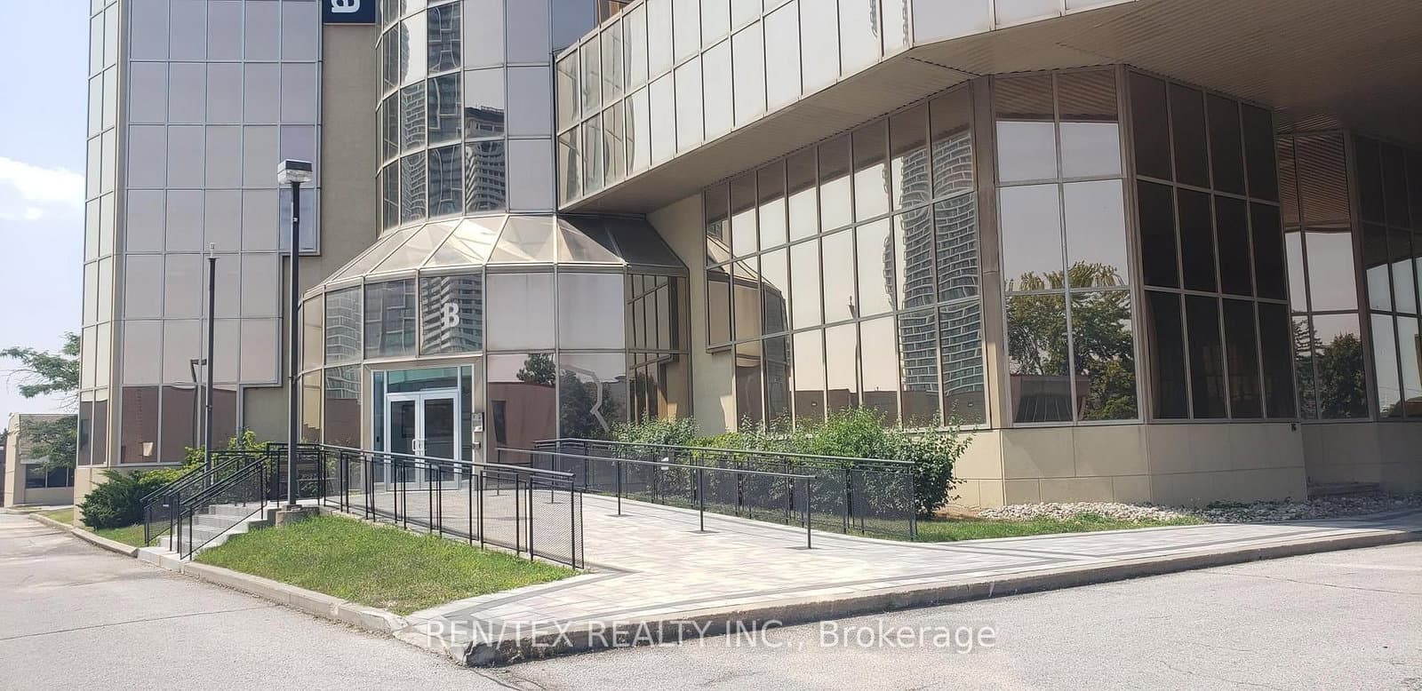 201 - 8000 Jane Street, Vaughan, ON — photo 3