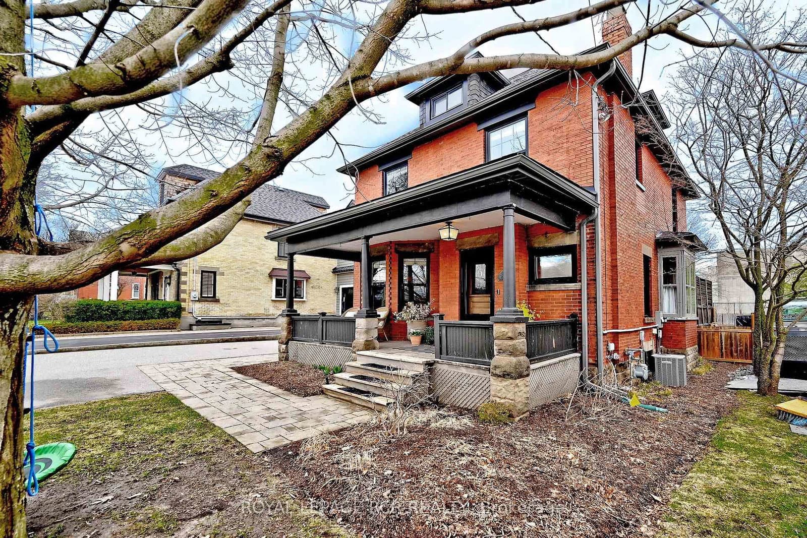 58 Tyler Street, Aurora, ON — photo 3
