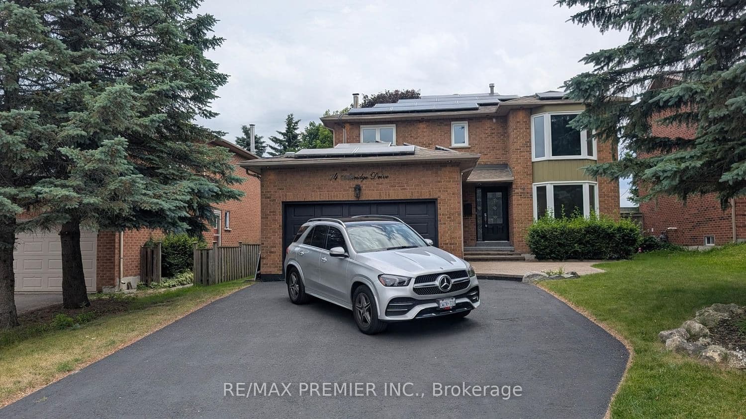 74 Attridge Drive, Aurora, ON — photo 2
