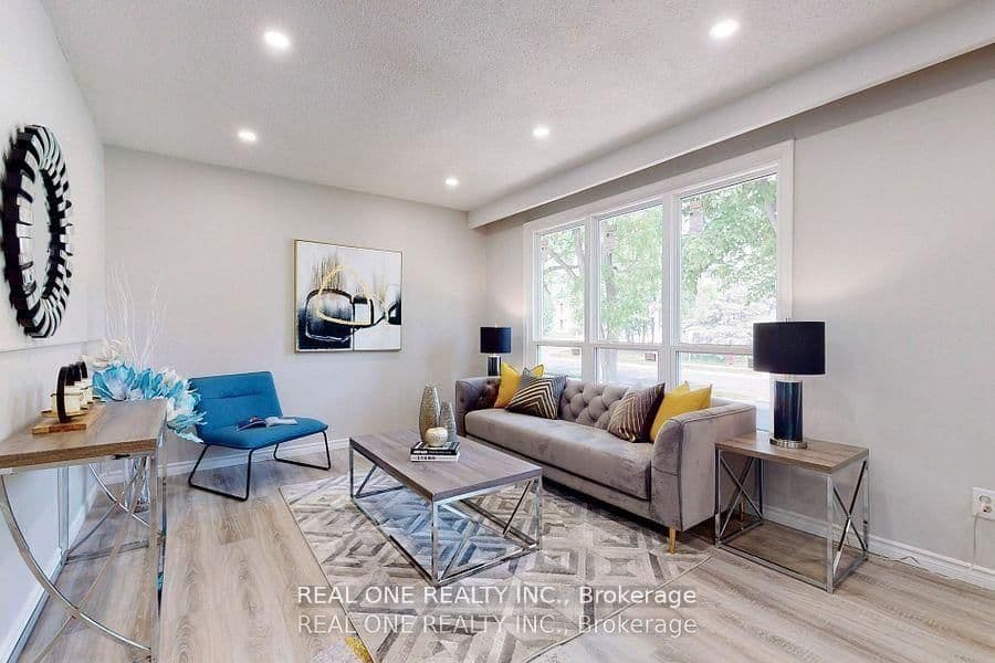 105 ( Main ) Aurora Heights Drive, Aurora, ON — photo 2