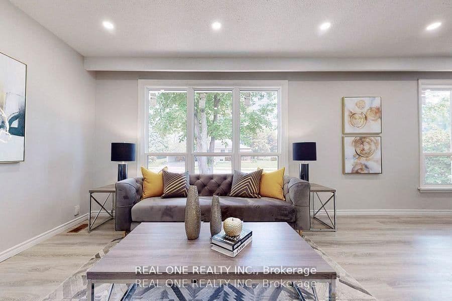 105 ( Main ) Aurora Heights Drive, Aurora, ON — photo 3