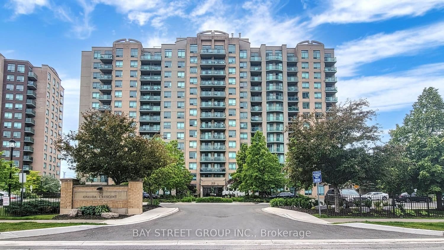 LPH19 - 39 Oneida Crescent, Richmond Hill, ON — photo 2