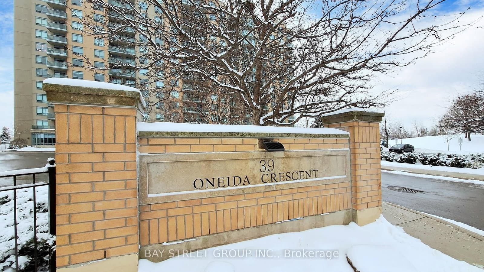LPH19 - 39 Oneida Crescent, Richmond Hill, ON — photo 3