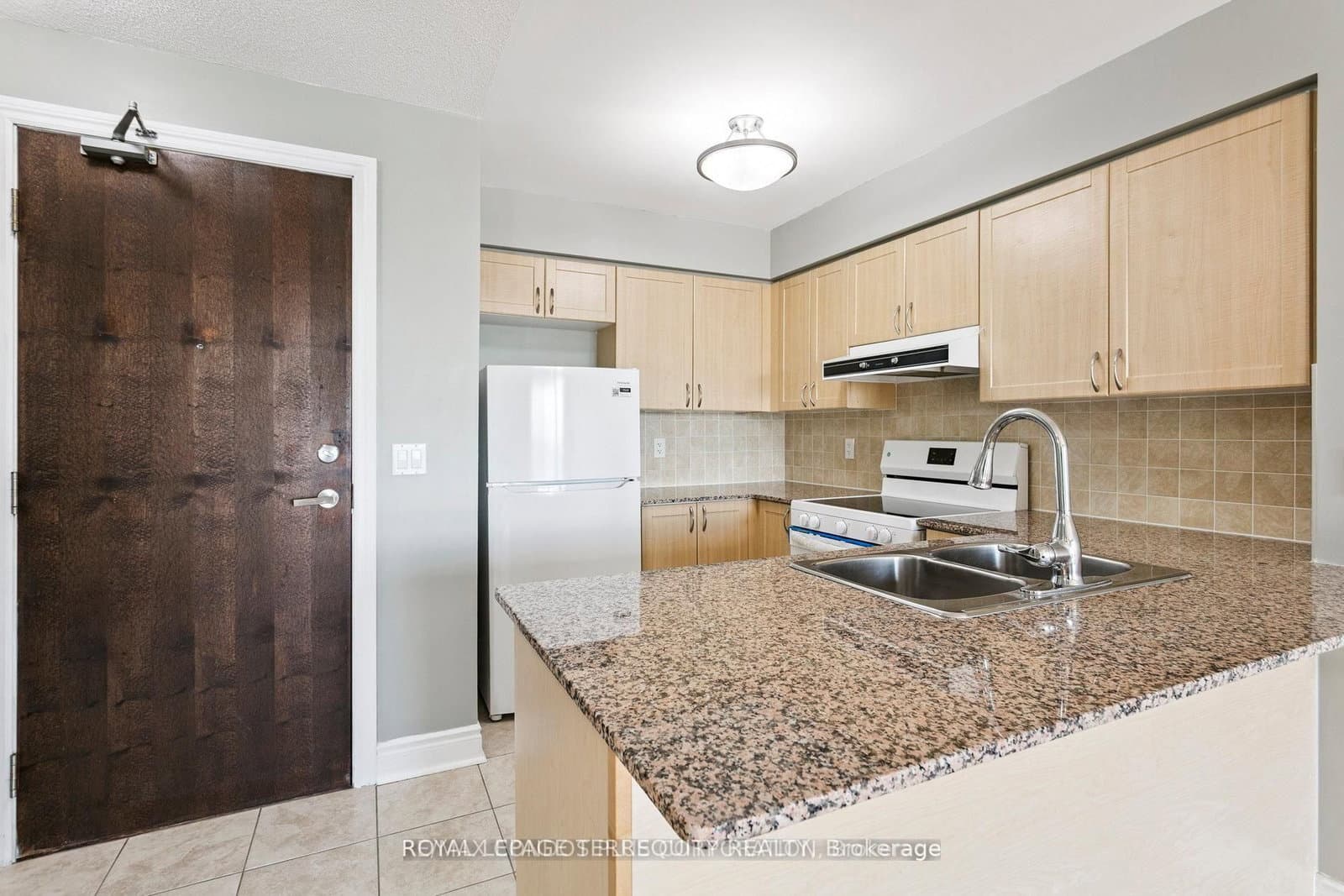 1202 - 7 North Park Road, Vaughan, ON — photo 3
