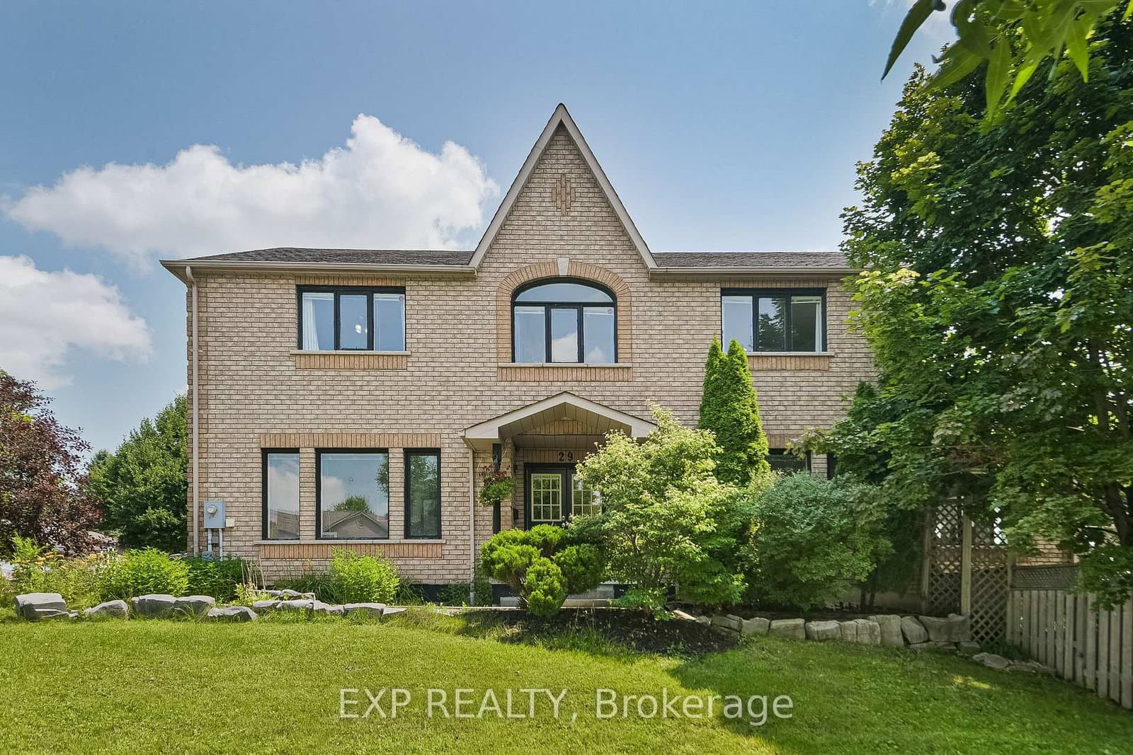 29 Batson Drive, Aurora, ON — photo 2