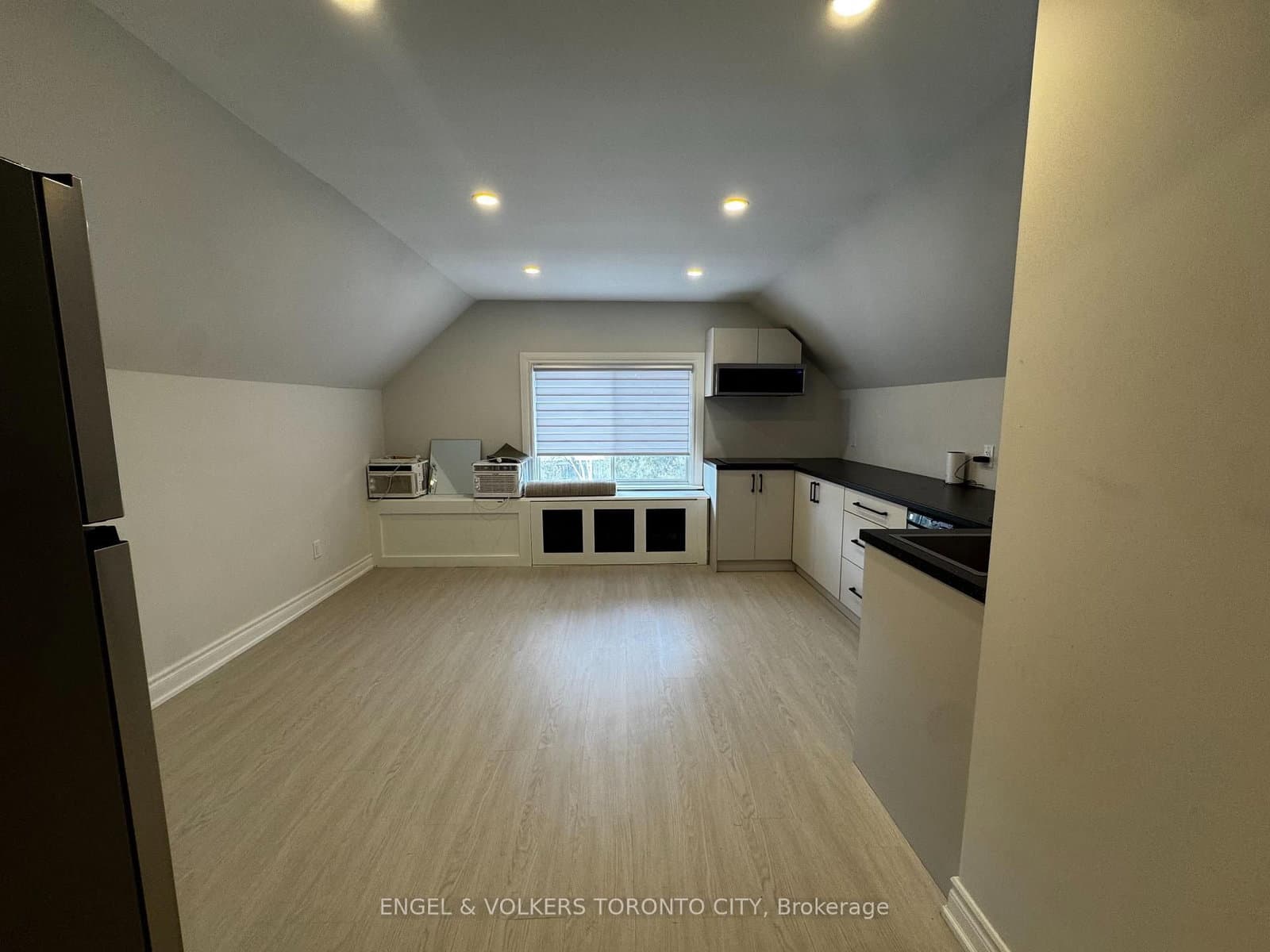2nd Fl - 185 Rumble Avenue, Richmond Hill, ON — photo 2