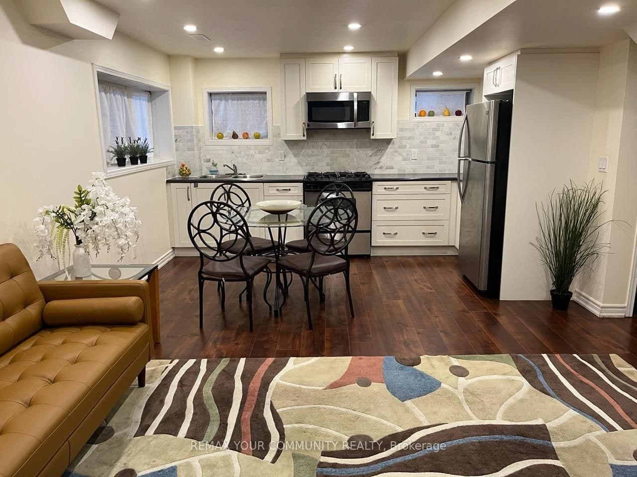 Lower - 61 Philip Brown Avenue, Whitchurch-Stouffville, ON — photo 2
