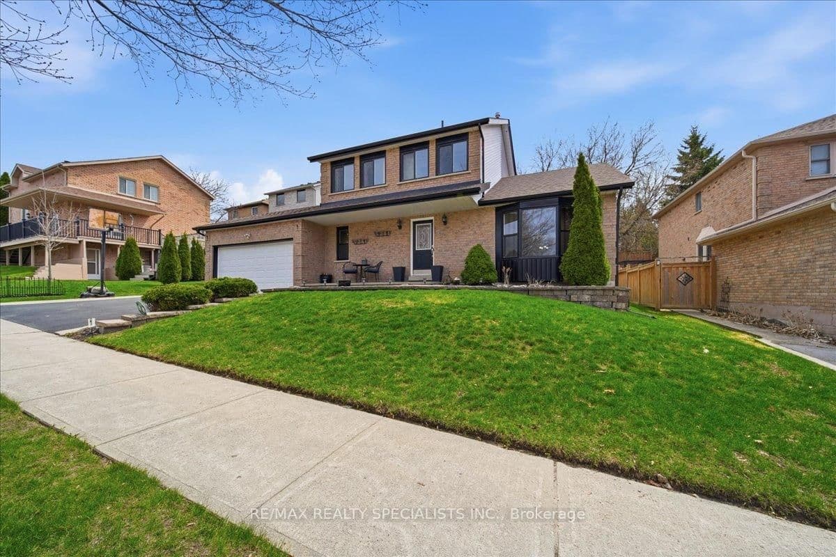 53 Fox Run Lane, Bradford West Gwillimbury, ON — photo 3