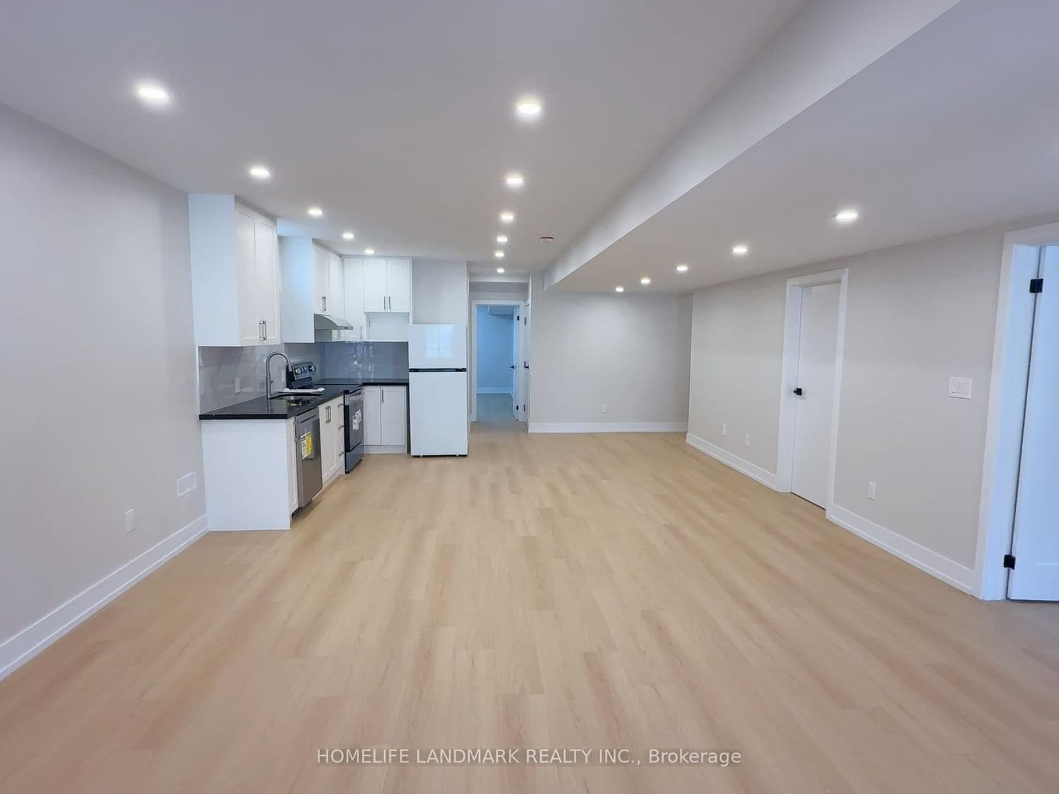 Basement 32 Allison Ann Way, Vaughan, ON — photo 2