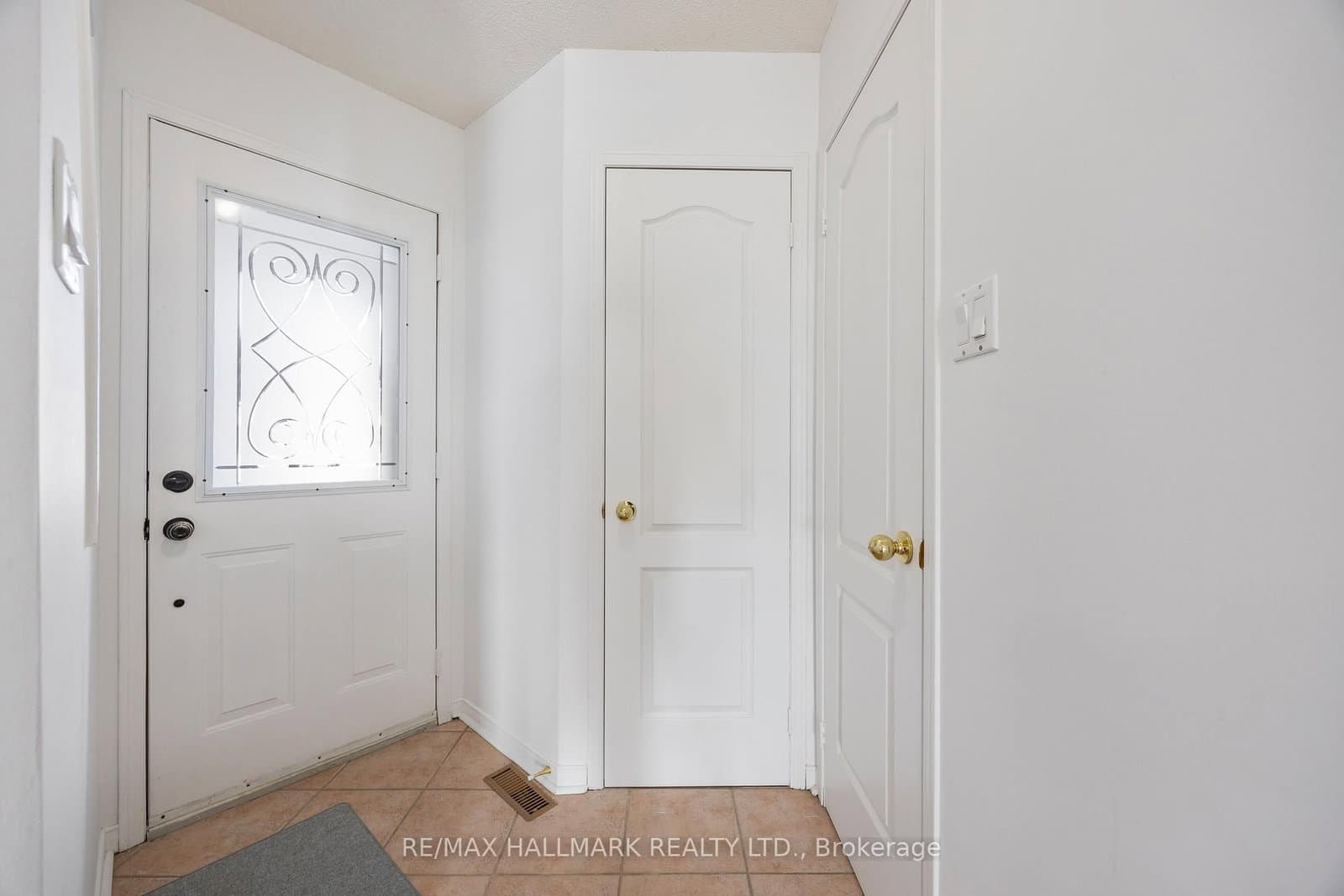 19 Parktree Drive, Vaughan, ON — photo 3