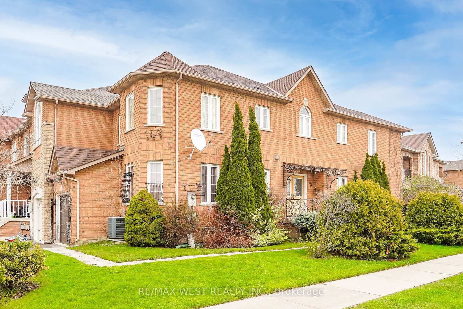 149 Foxchase Avenue, Vaughan, ON