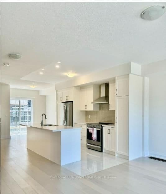 83 Clippers Crescent, Whitchurch-Stouffville, ON — photo 2
