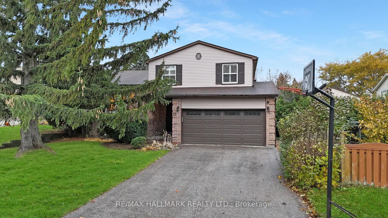 22 Avondale Crescent, Aurora, ON