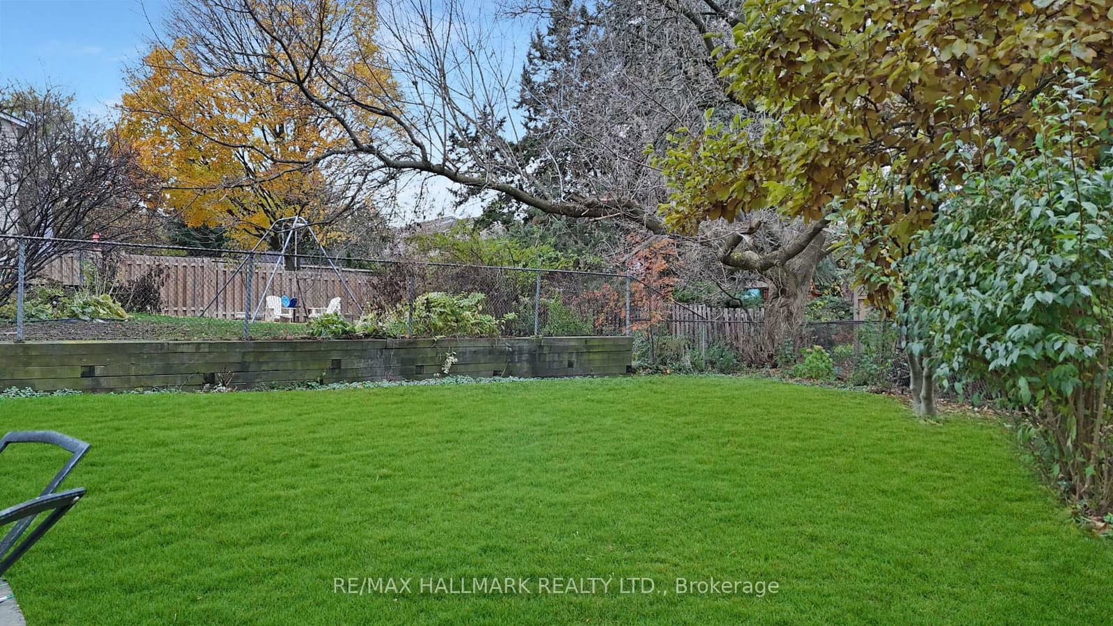 22 Avondale Crescent, Aurora, ON — photo 3