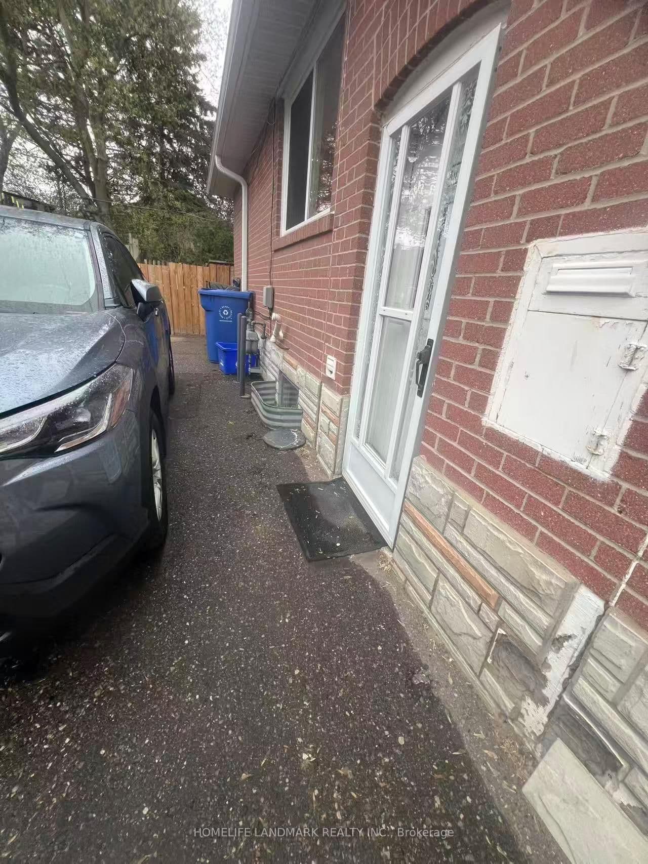 BSMT APT - 94 Longford Drive, Newmarket, ON — photo 3