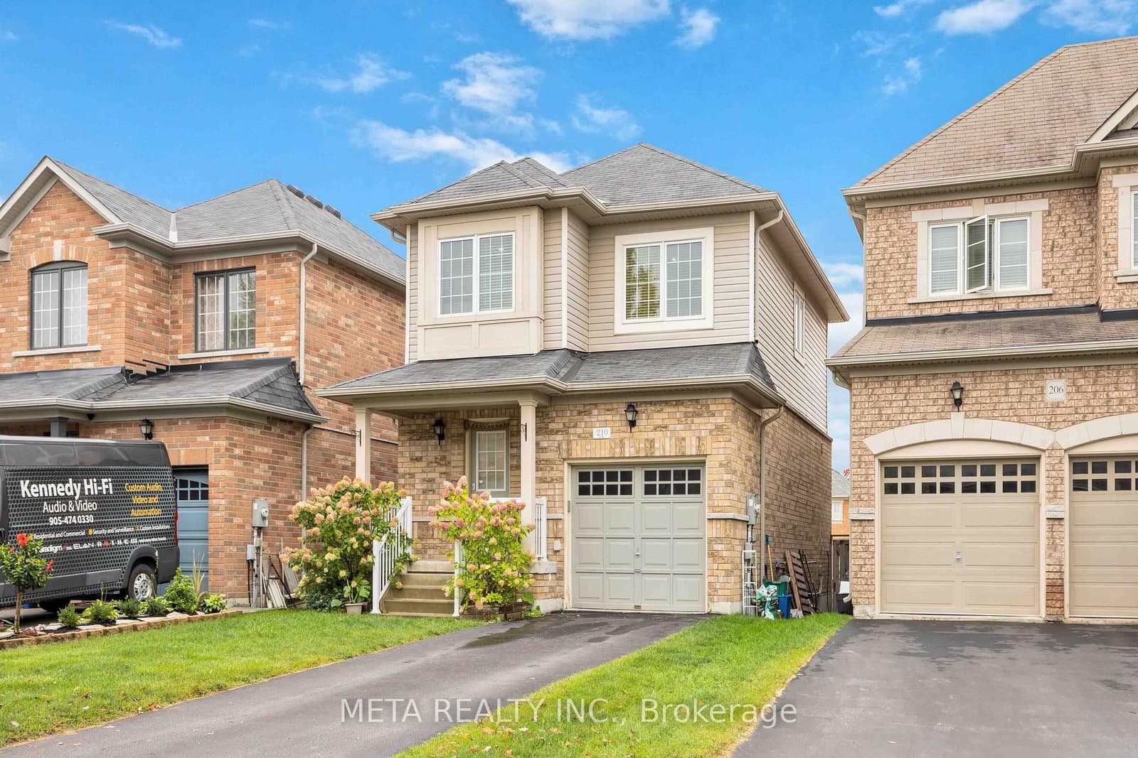 210 Cabin Trail Crescent, Whitchurch-Stouffville, ON — photo 2