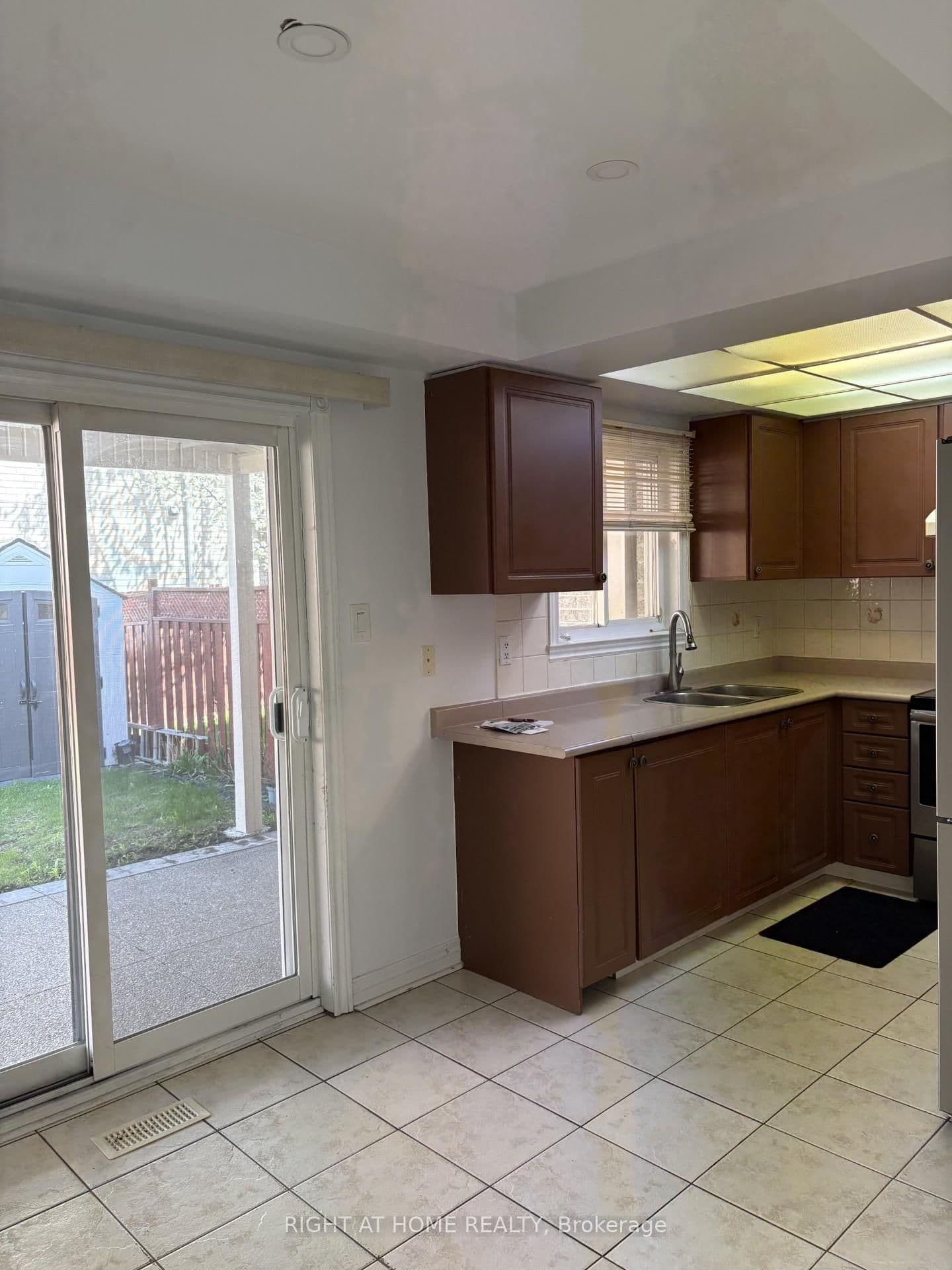 48 Grand Valley Boulevard, Vaughan, ON — photo 3