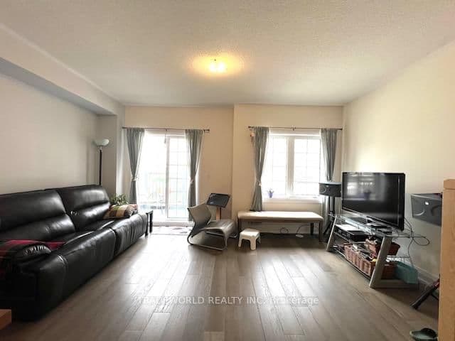 79 Clippers Crescent, Whitchurch-Stouffville, ON — photo 2