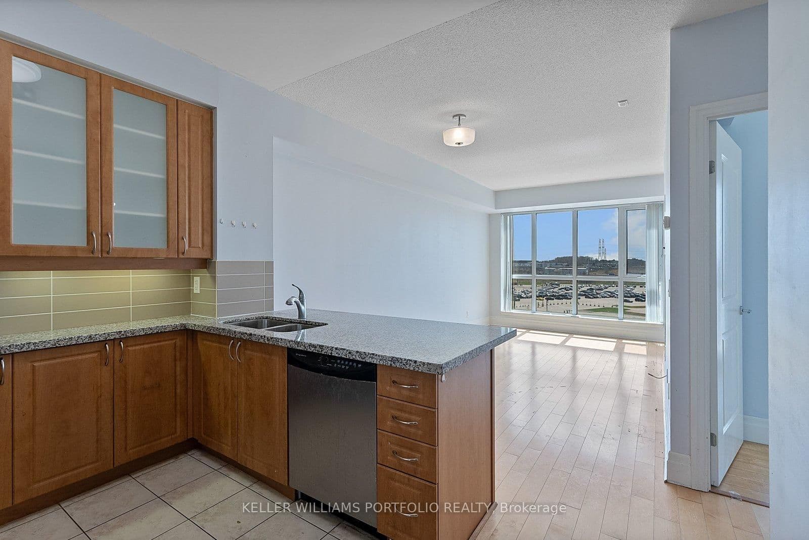 607 - 39 Upper Duke Crescent, Markham, ON — photo 2