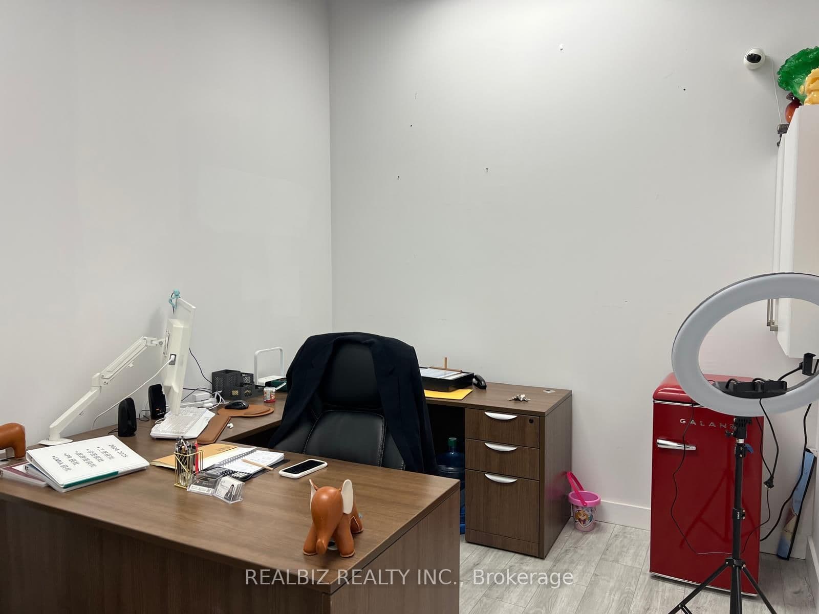 2D8 - 9390 Woodbine Avenue, Markham, ON — photo 2