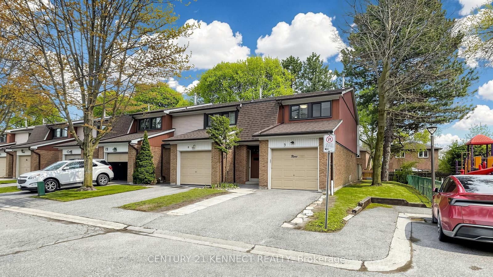 9 - 260 Avenue Road, Richmond Hill, ON