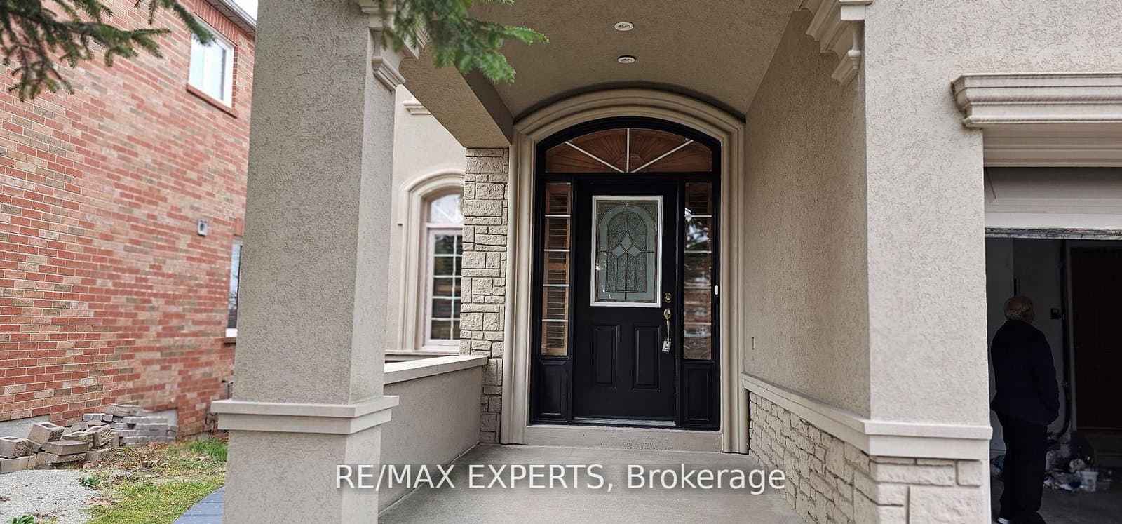 MAIN FLOOR - 221 Matthew Drive, Vaughan, ON — photo 2