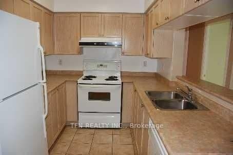 1201 - 39 Oneida Crescent, Richmond Hill, ON — photo 3