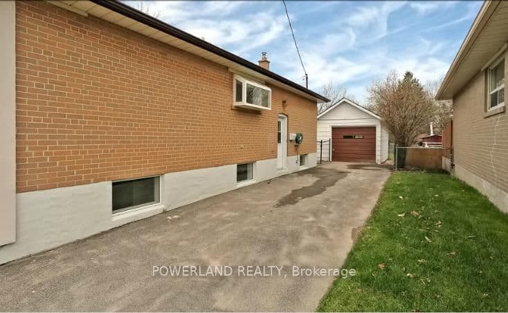 Main - 60 Collins Crescent, Aurora, ON — photo 2