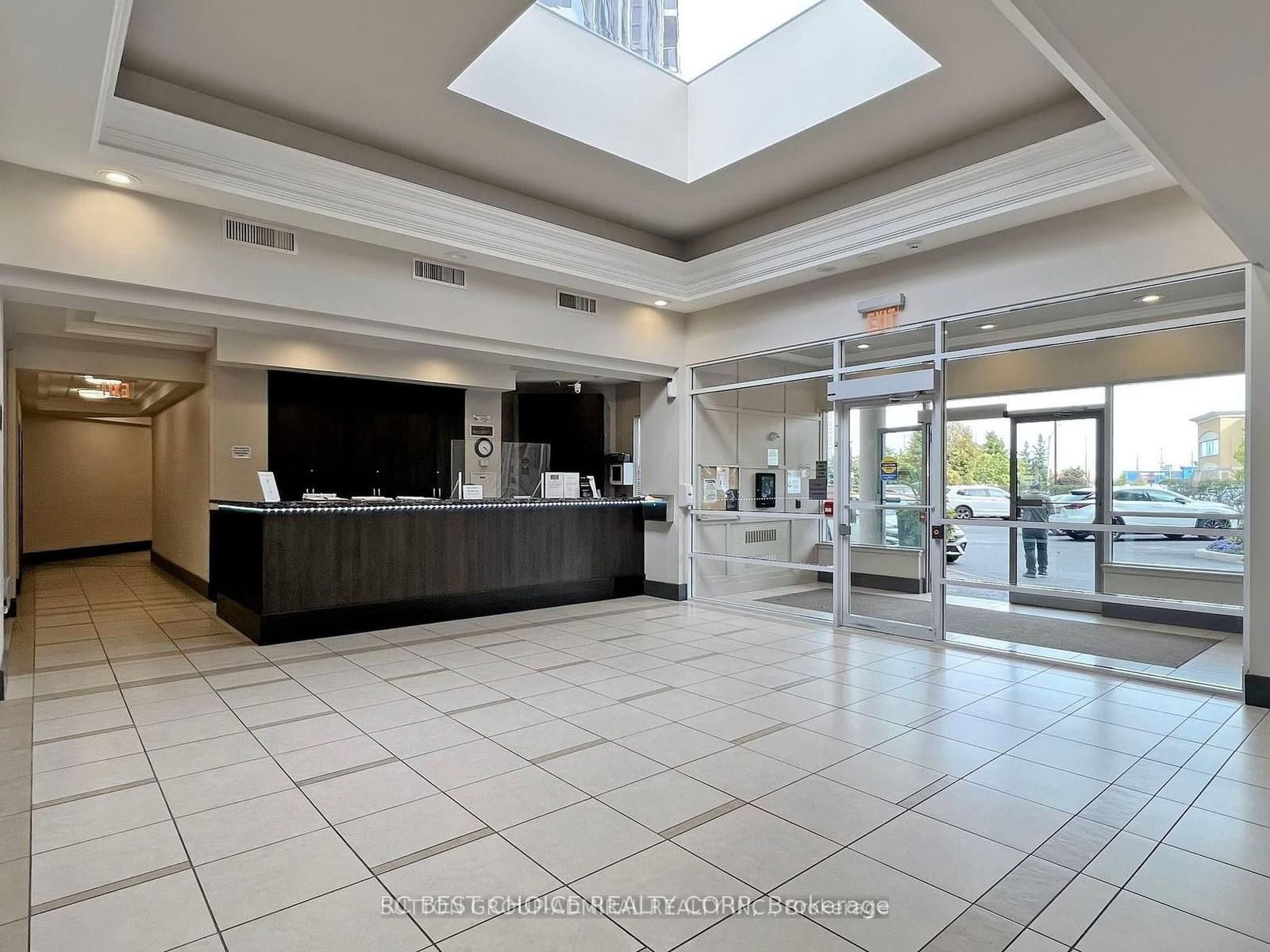 911 - 50 Disera Drive, Vaughan, ON