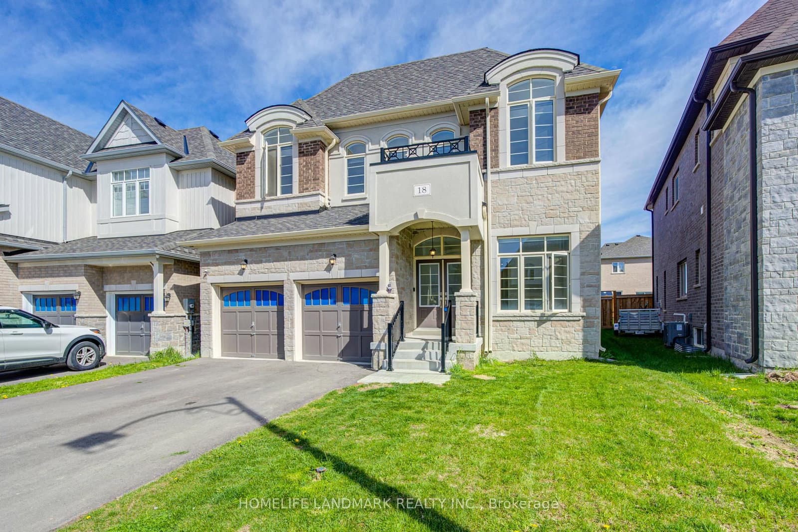 18 Kenneth Ross Crescent, East Gwillimbury, ON — photo 2