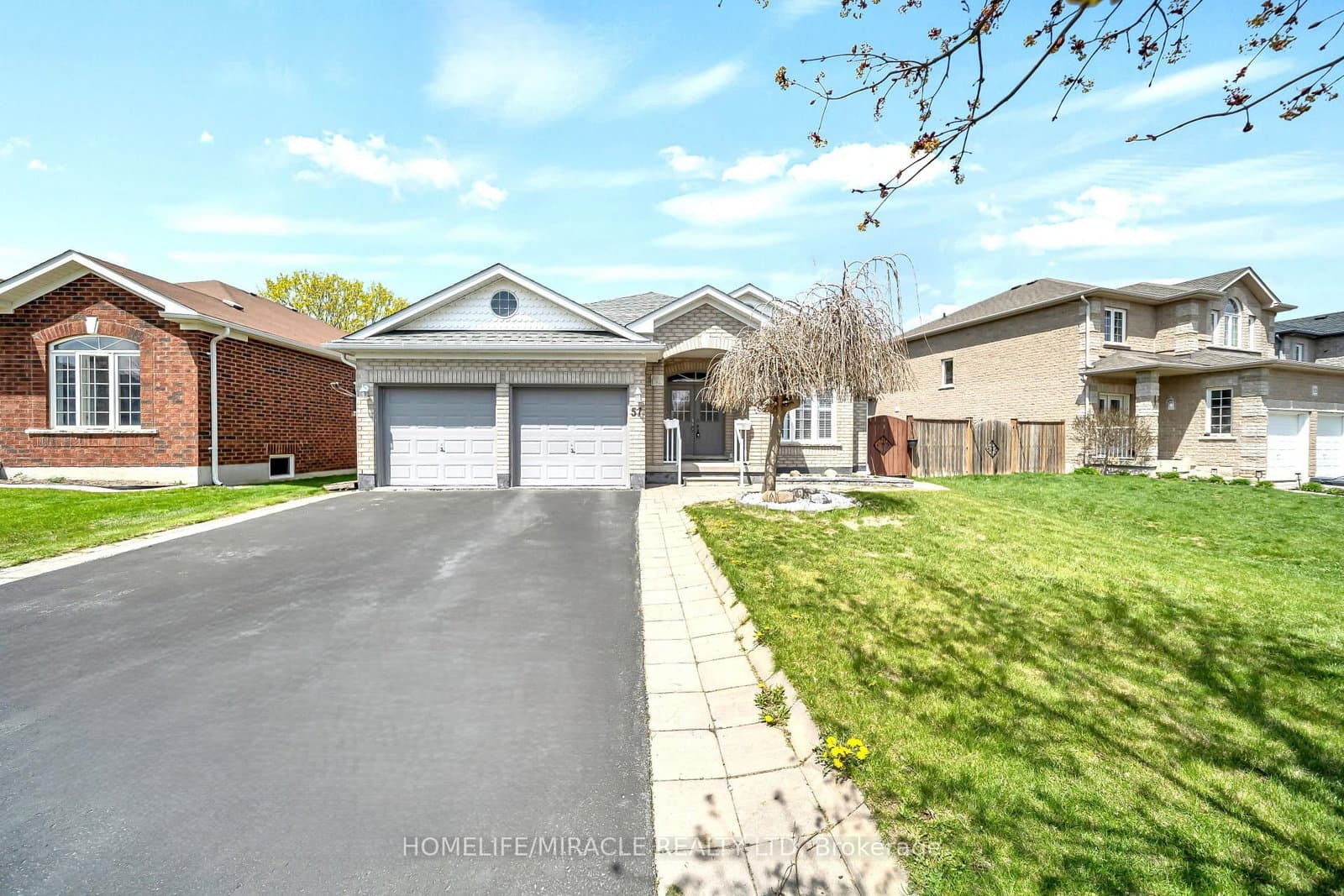 57 Bronze Crescent, Bradford West Gwillimbury, ON — photo 2