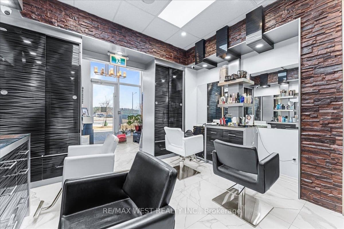 A8 - 9610 Yonge st Street, Richmond Hill, ON