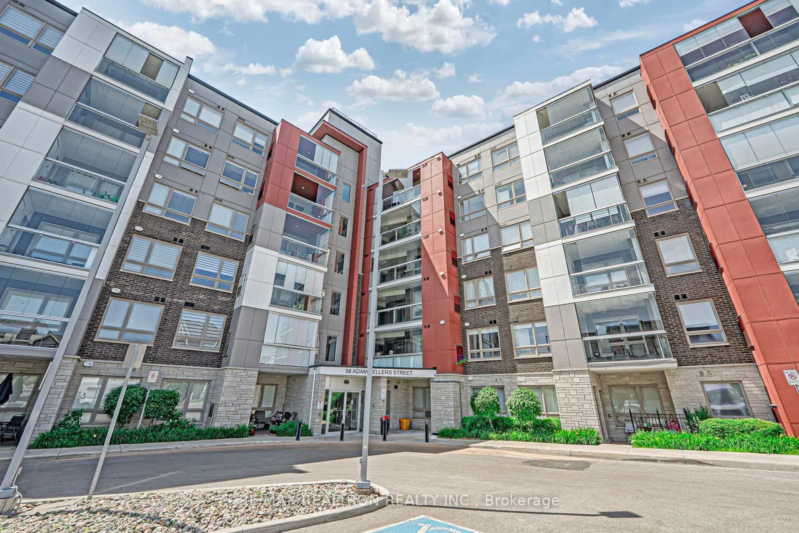 407 - 58 Adam Sellers Street, Markham, ON — photo 2