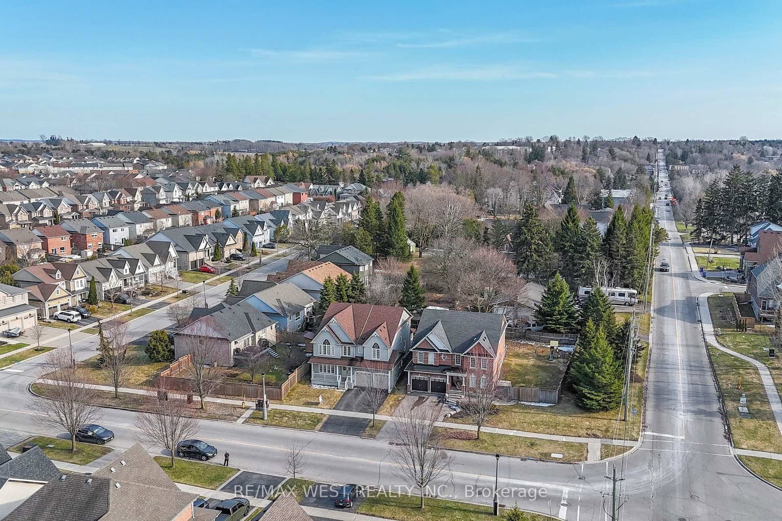 303 King Street, East Gwillimbury, ON