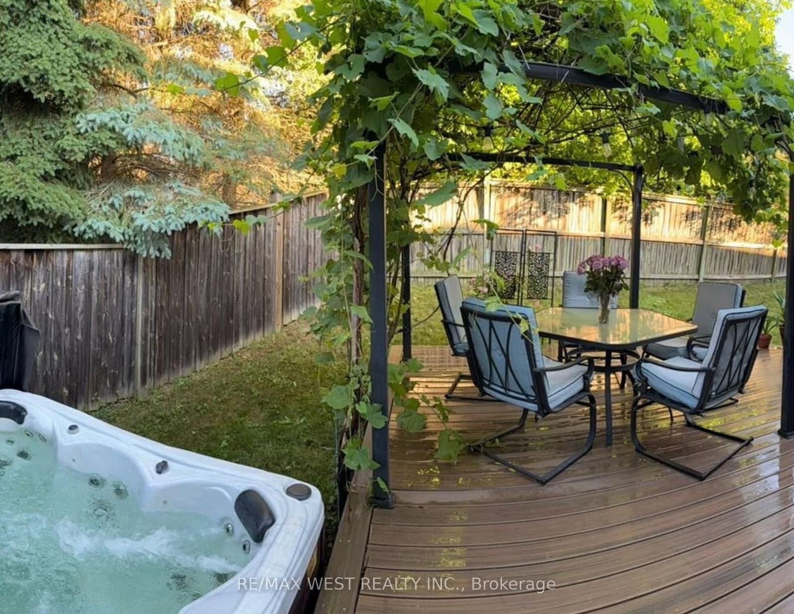 303 King Street, East Gwillimbury, ON — photo 2